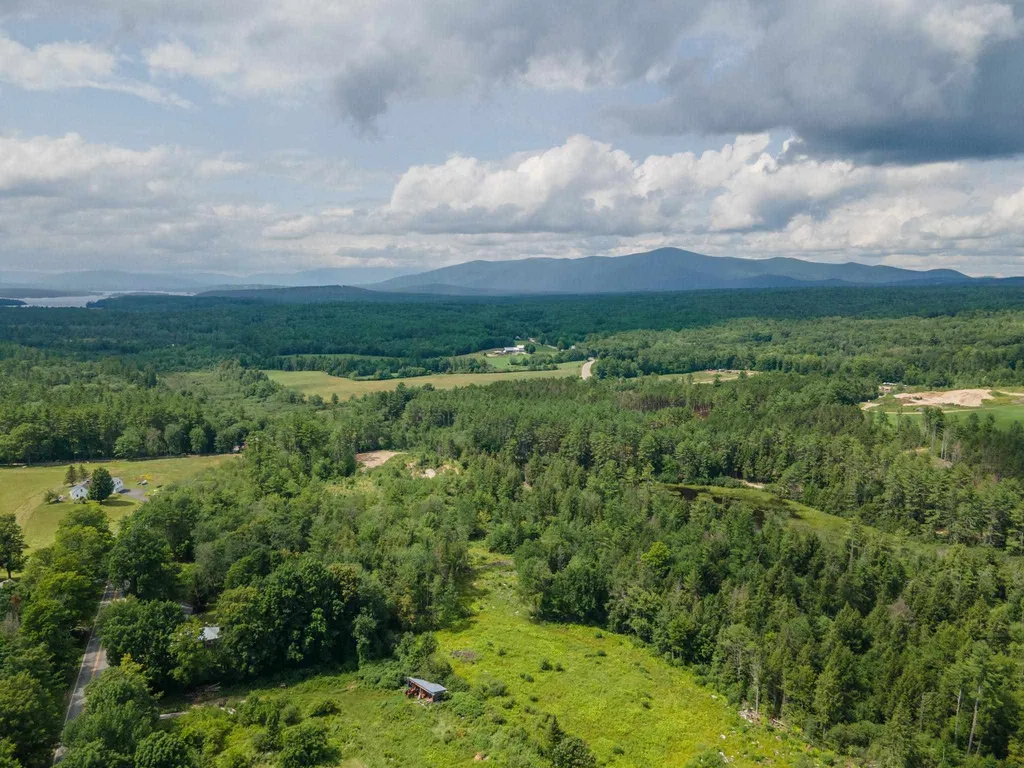 15 Middle Road Tuftonboro NH 03894