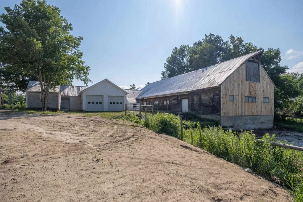 15 Middle Road Tuftonboro NH 03894