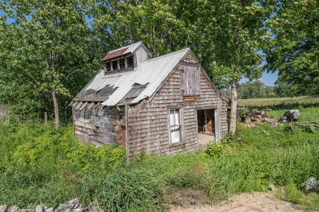 15 Middle Road Tuftonboro NH 03894