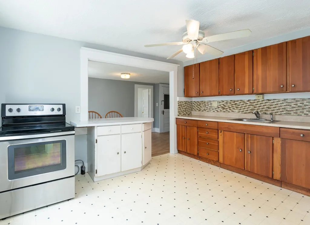 17 Norton Street Nashua NH 03064