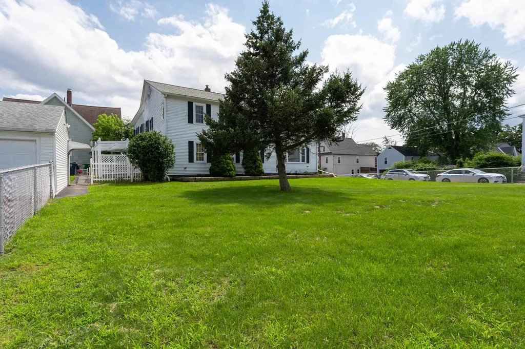 17 Norton Street Nashua NH 03064