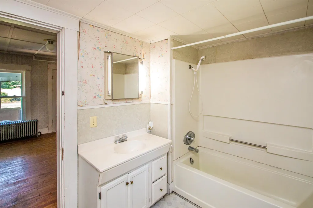 9 Garland Road Lancaster NH 03584