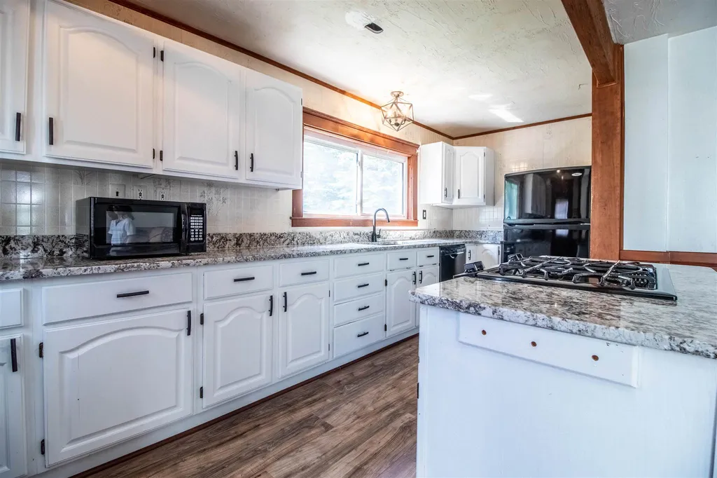 17 Railroad Avenue Rochester NH 03839