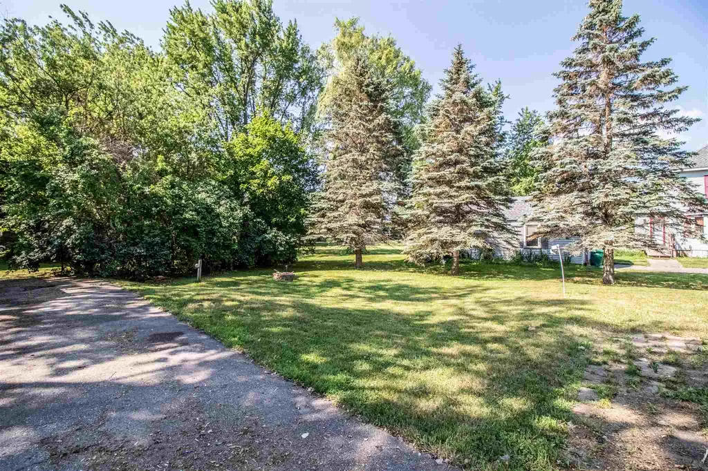 17 Railroad Avenue Rochester NH 03839