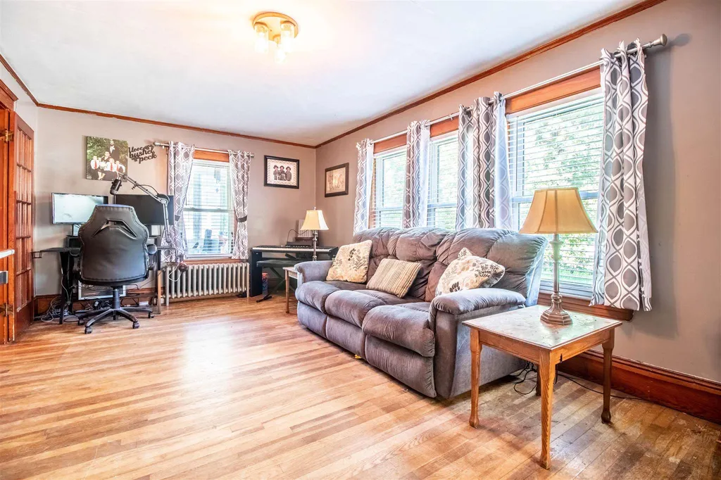 17 Railroad Avenue Rochester NH 03839