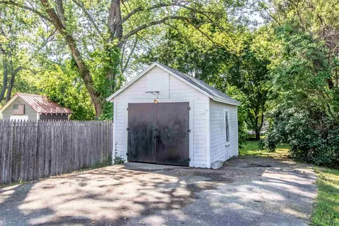 17 Railroad Avenue Rochester NH 03839
