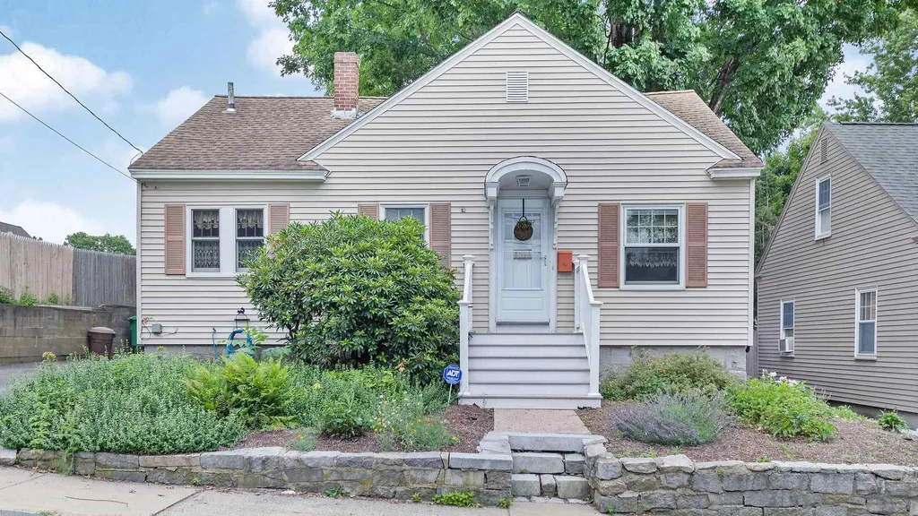 97 Bowers Street Nashua NH 03060