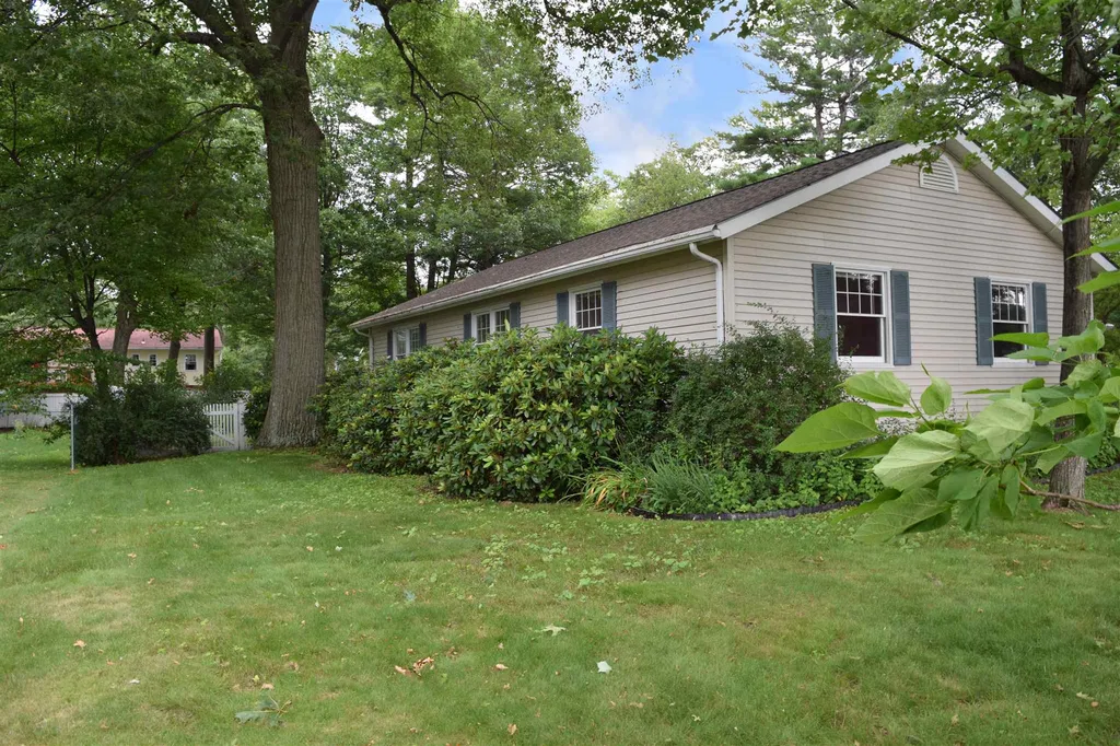 205 Biscayne Heights Colchester VT 05446