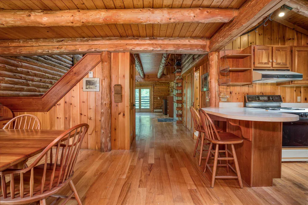 47 Grout Road Hartland VT 05048