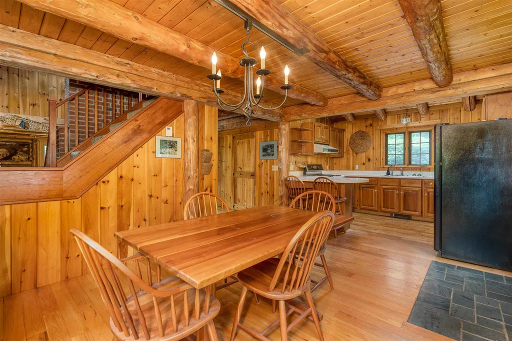 47 Grout Road Hartland VT 05048