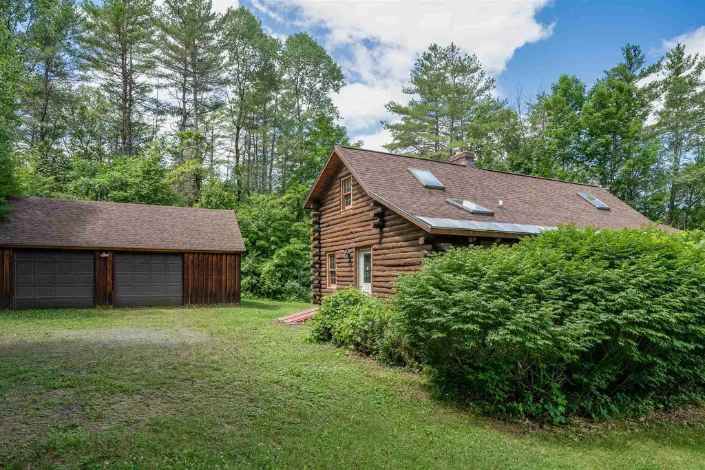 47 Grout Road Hartland VT 05048