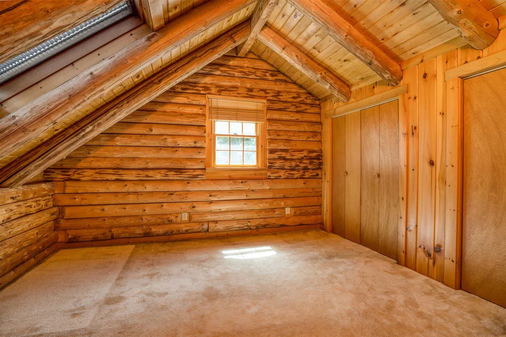 47 Grout Road Hartland VT 05048