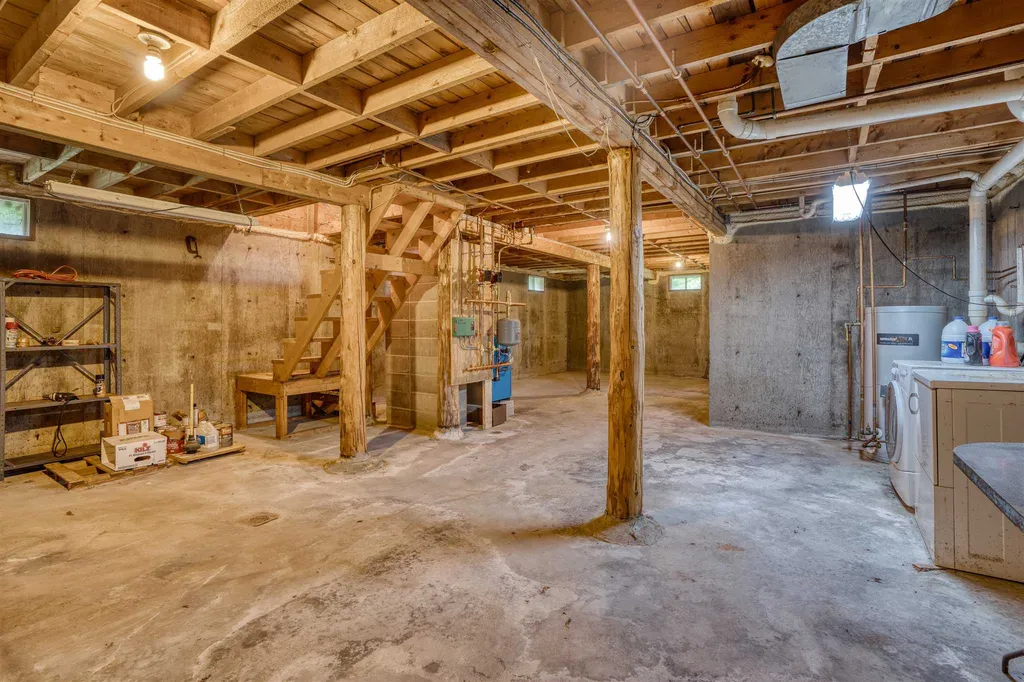 47 Grout Road Hartland VT 05048