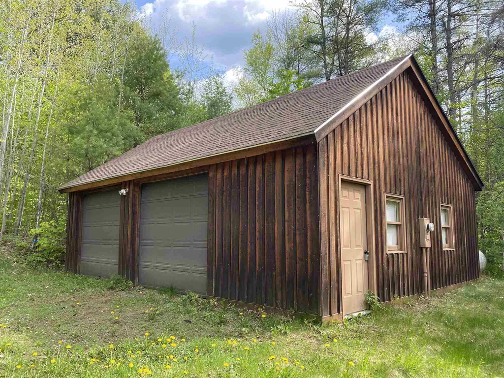 47 Grout Road Hartland VT 05048