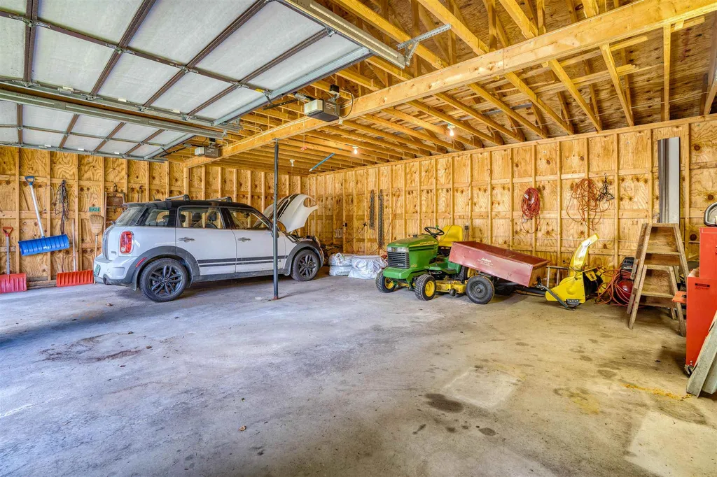 47 Grout Road Hartland VT 05048