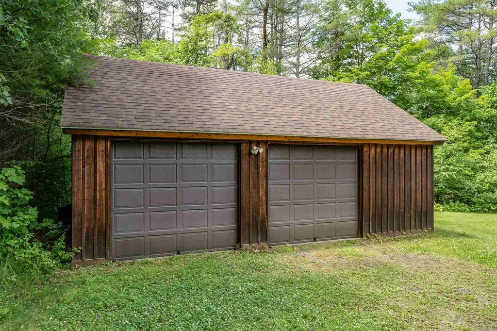 47 Grout Road Hartland VT 05048