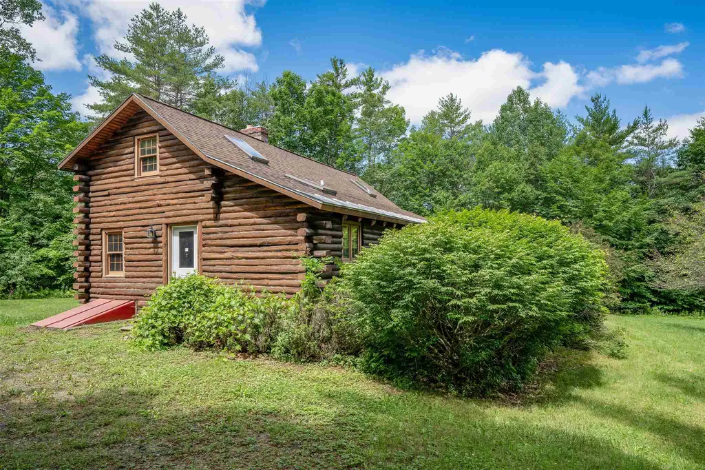 47 Grout Road Hartland VT 05048