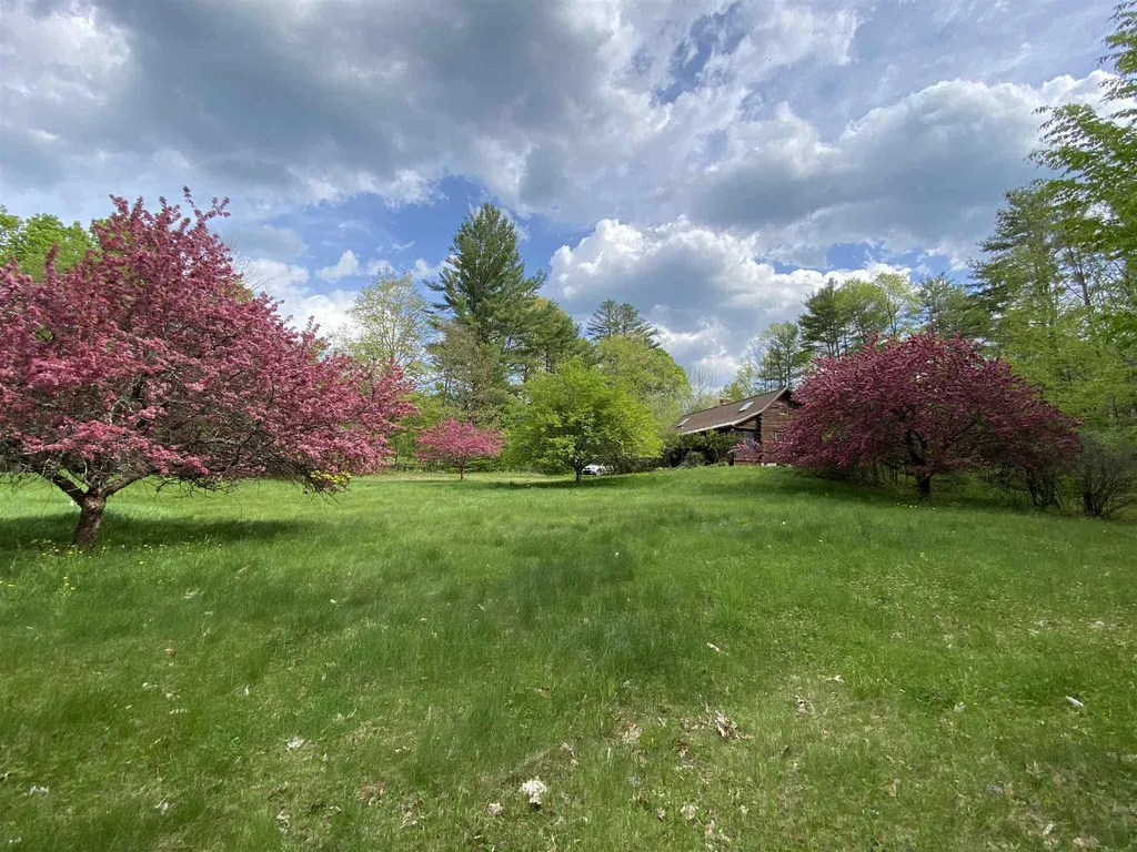 47 Grout Road Hartland VT 05048