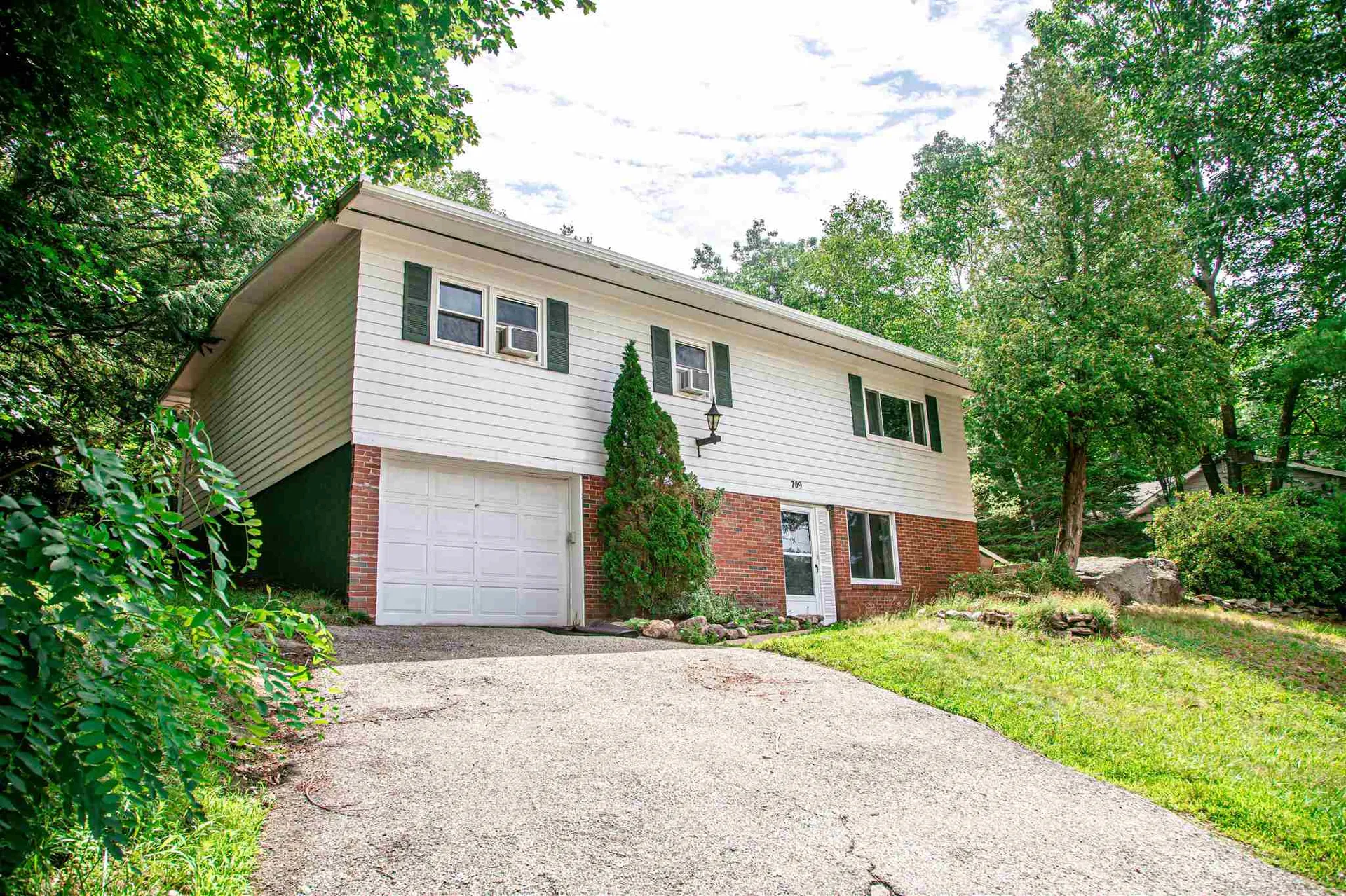 709 Calef Road Manchester NH 03103