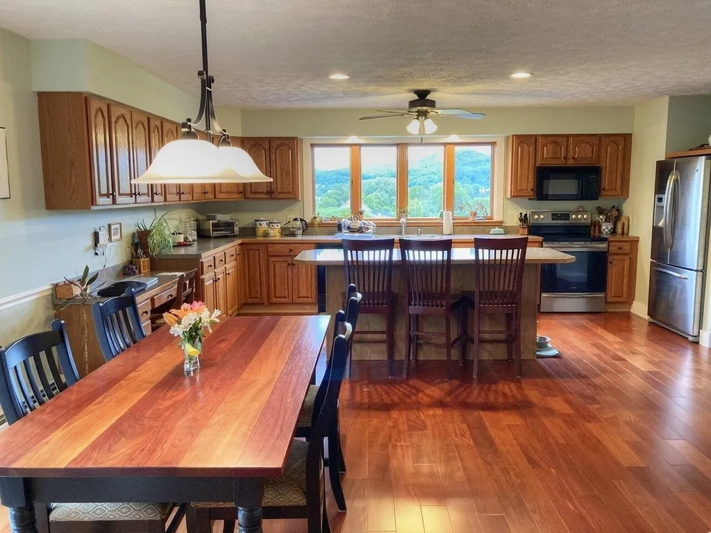 922 Gilman Road Hinesburg VT 05461