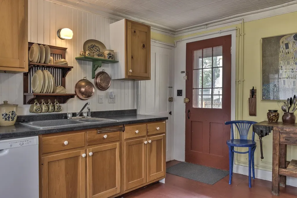 39 Elm Street Keene NH 03431