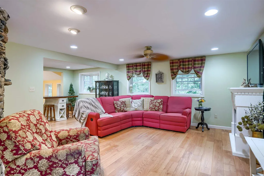 1 Bancroft Street Windham NH 03087