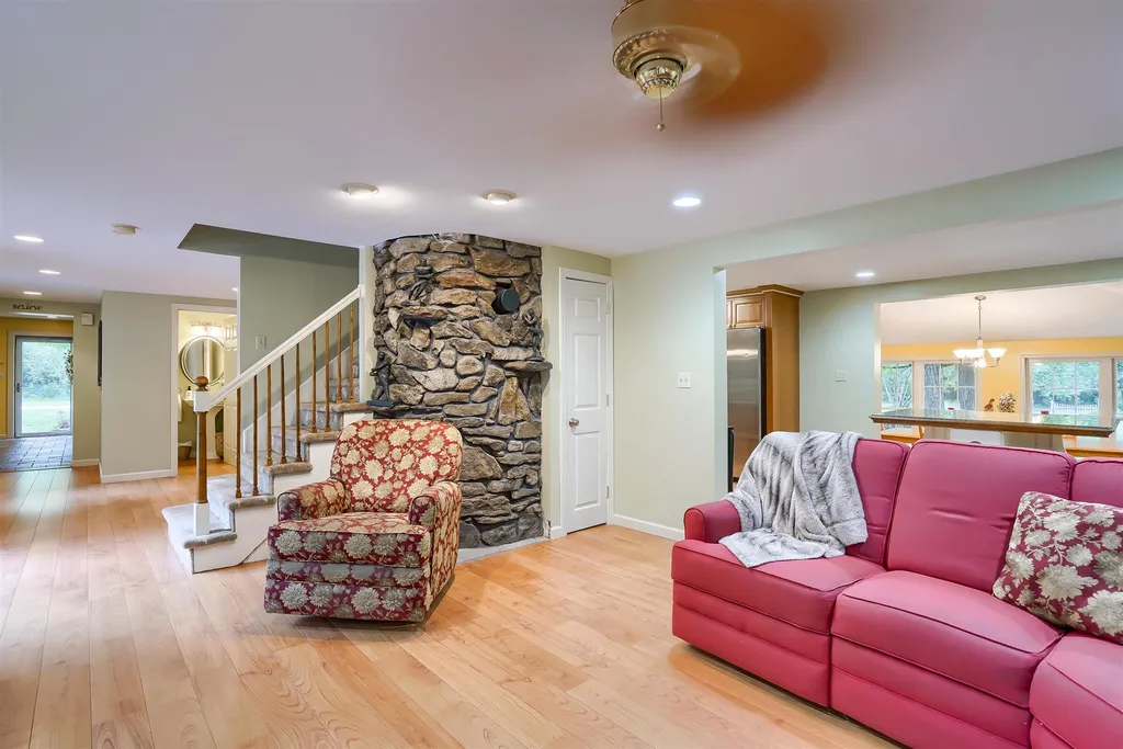 1 Bancroft Street Windham NH 03087