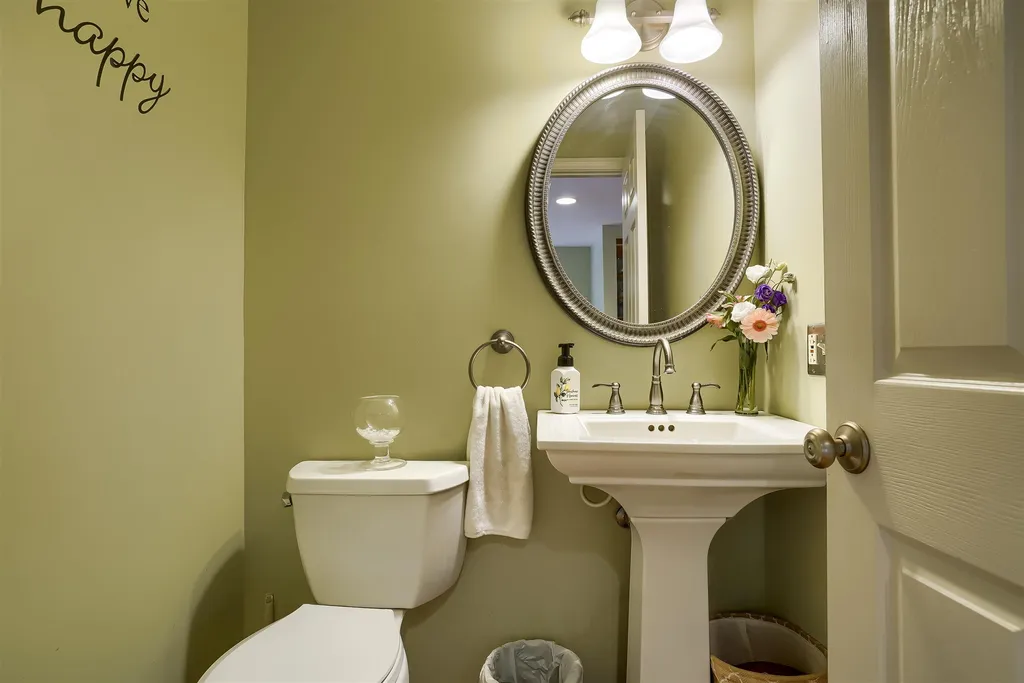 1 Bancroft Street Windham NH 03087
