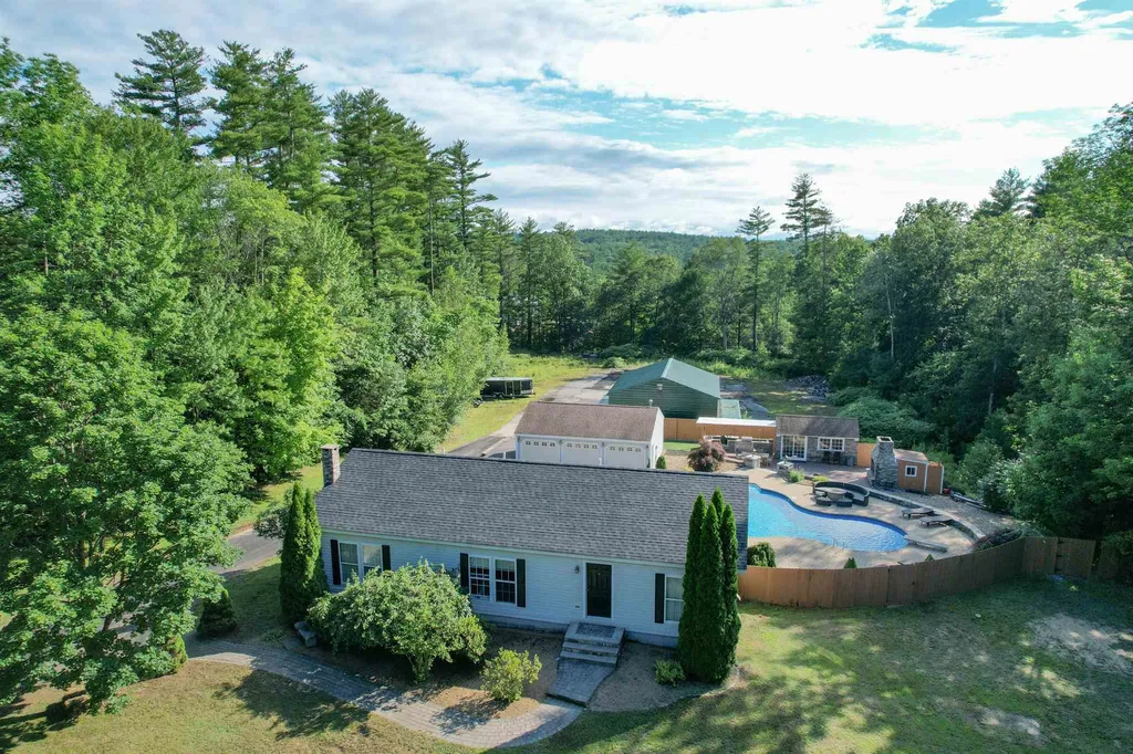 40 Longhill Road Raymond NH 03077