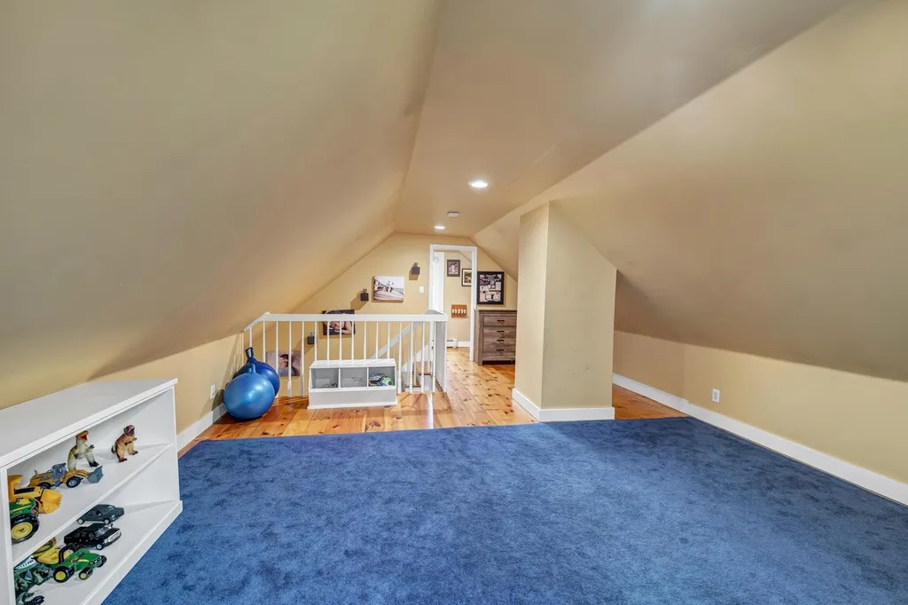98 Old Post Road Kittery ME 03904