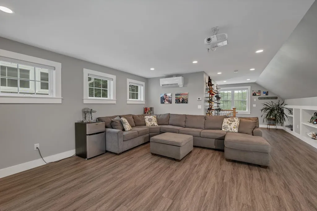 98 Old Post Road Kittery ME 03904