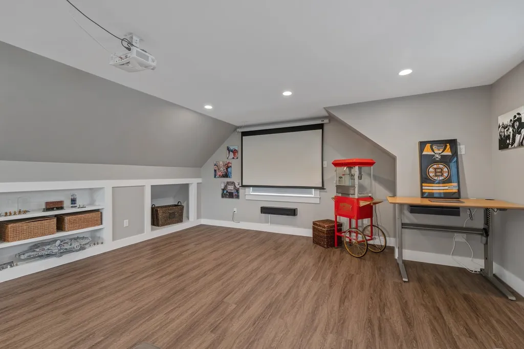 98 Old Post Road Kittery ME 03904