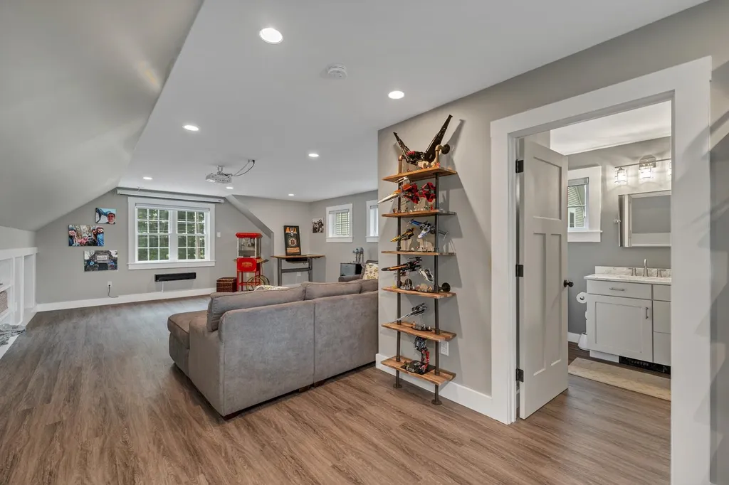 98 Old Post Road Kittery ME 03904