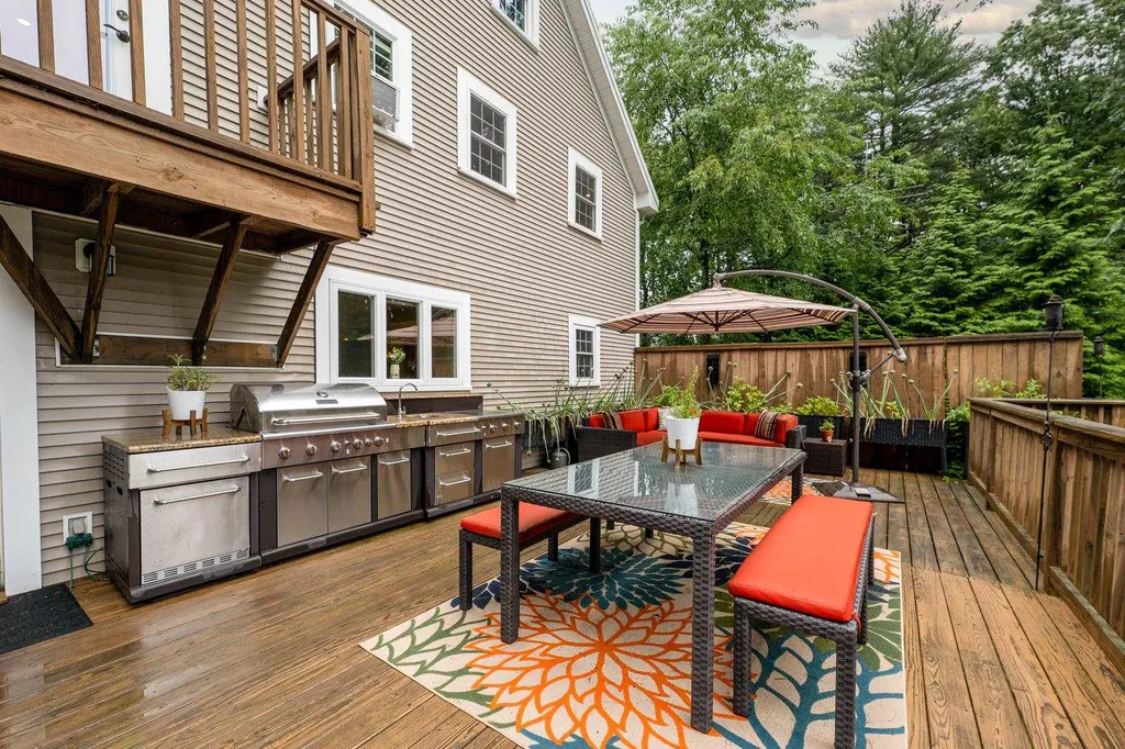 98 Old Post Road Kittery ME 03904