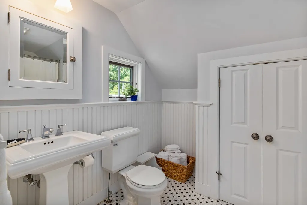 60 Walton Road New Castle NH 03854
