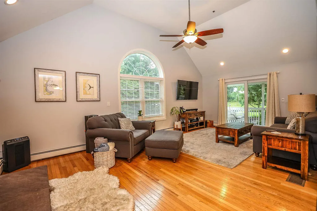5 Farrwood Drive Hooksett NH 03106