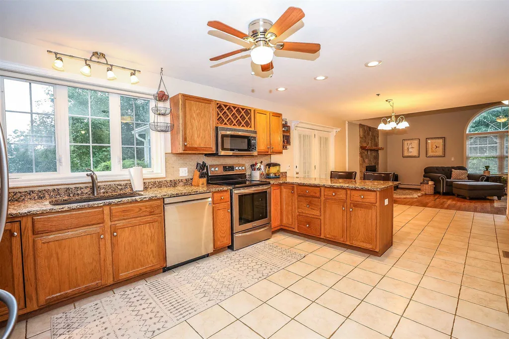 5 Farrwood Drive Hooksett NH 03106