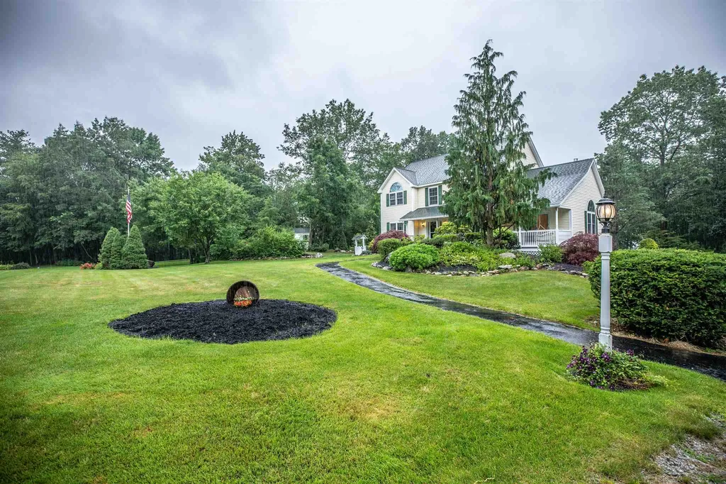 5 Farrwood Drive Hooksett NH 03106