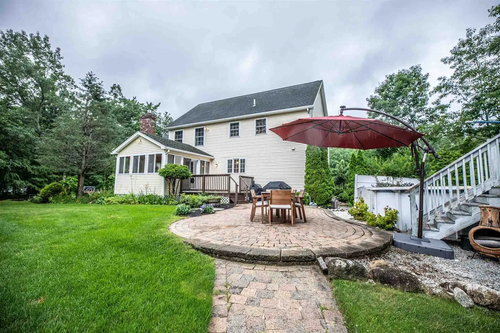 5 Farrwood Drive Hooksett NH 03106