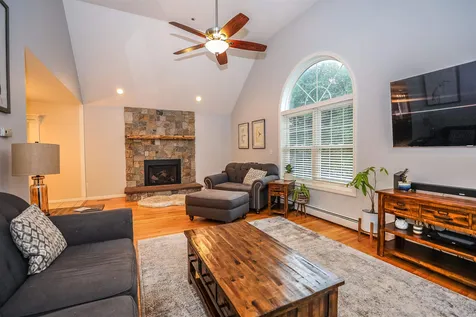5 Farrwood Drive Hooksett NH 03106