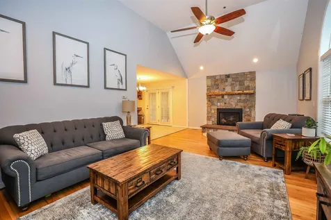 5 Farrwood Drive Hooksett NH 03106