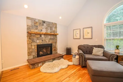 5 Farrwood Drive Hooksett NH 03106