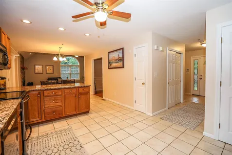 5 Farrwood Drive Hooksett NH 03106