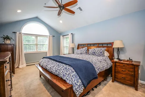 5 Farrwood Drive Hooksett NH 03106