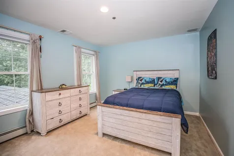 5 Farrwood Drive Hooksett NH 03106