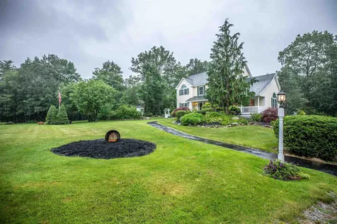 5 Farrwood Drive Hooksett NH 03106