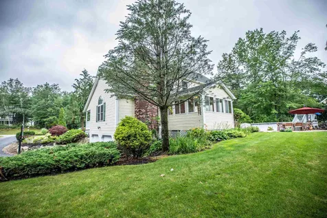 5 Farrwood Drive Hooksett NH 03106