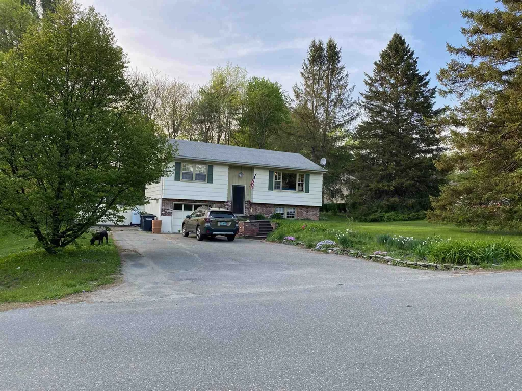 34 Raymond Circle Hartford VT 05001
