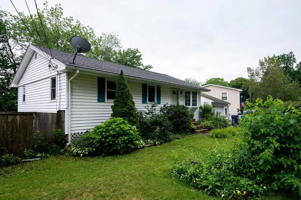 28 Hutchinson Drive Hampton NH 03842