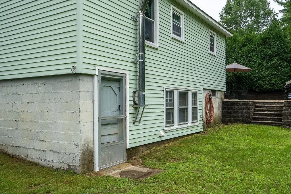 10 Paige Hill Road Goffstown NH 03045